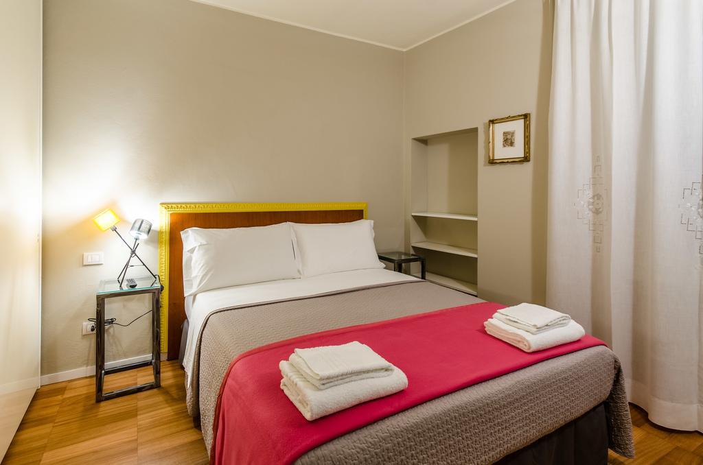 פיאצ'נצה Duomo Guesthouse חדר תמונה