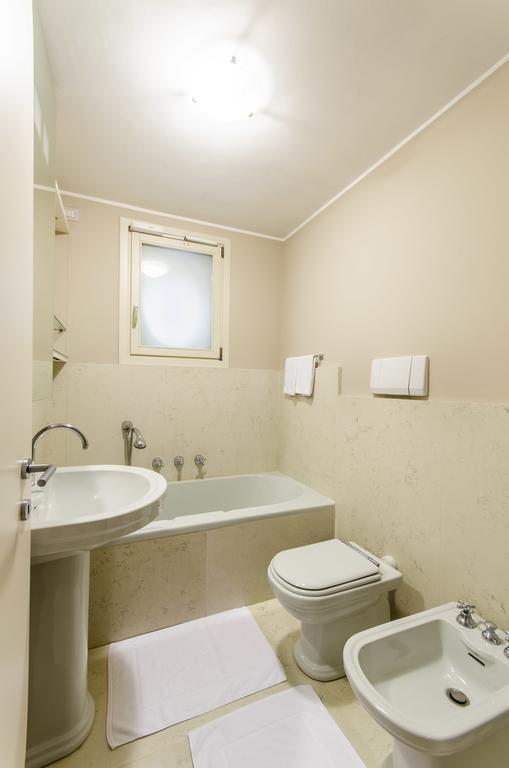 פיאצ'נצה Duomo Guesthouse חדר תמונה