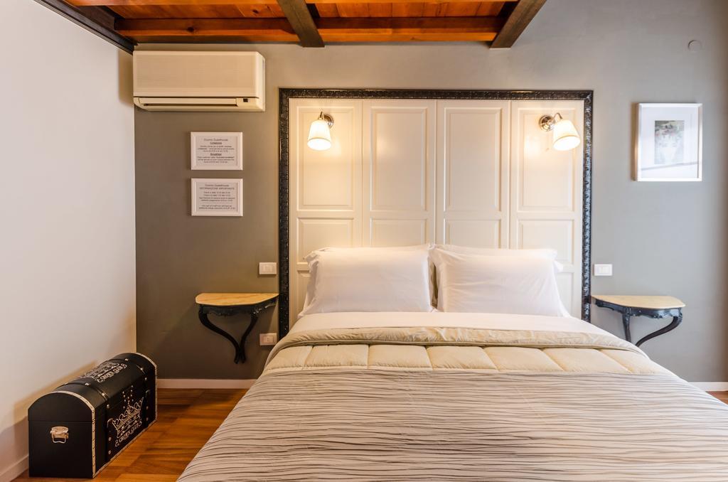 פיאצ'נצה Duomo Guesthouse חדר תמונה